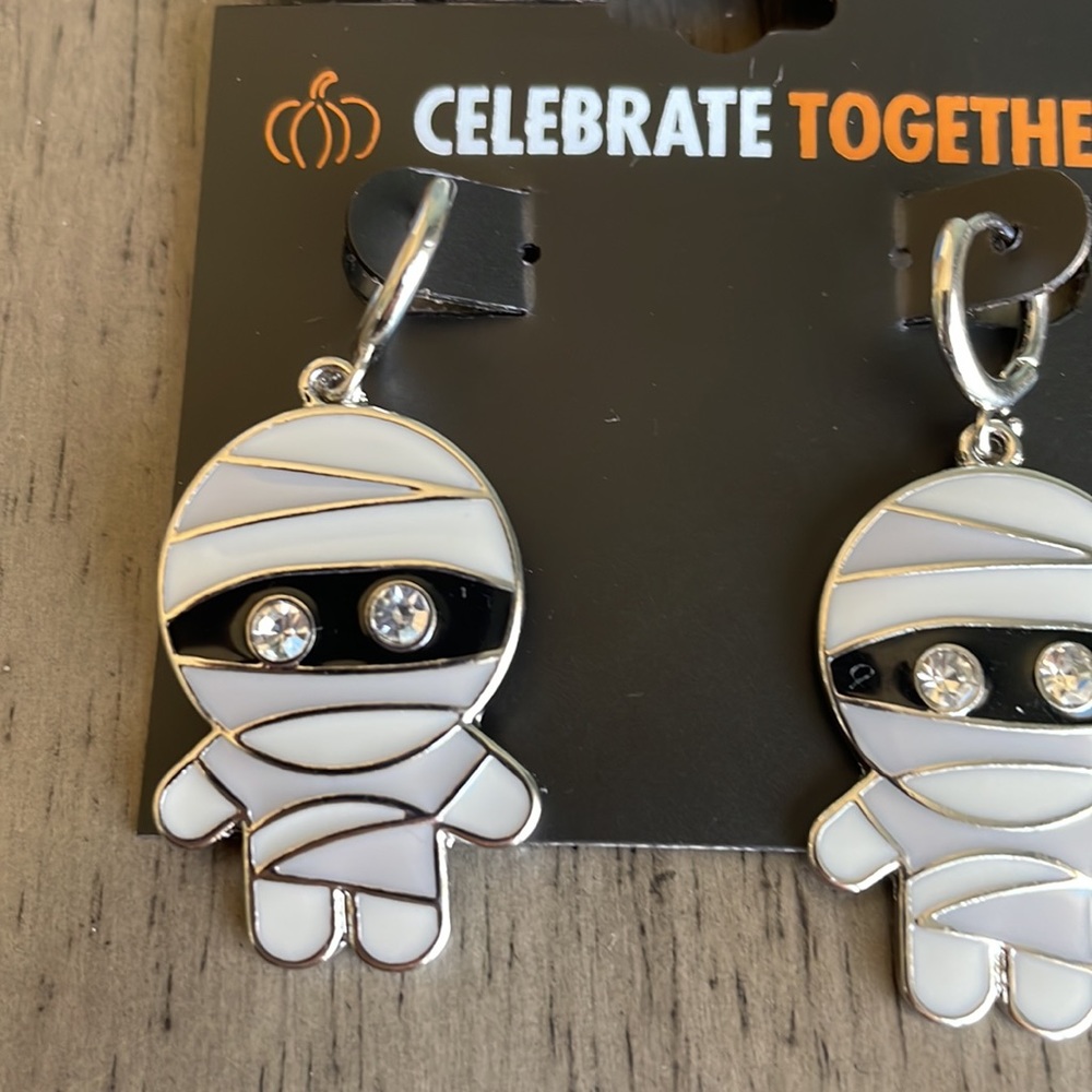 Halloween Mummy Earrings - Picture 3 of 4
